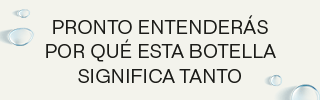 Texto promocional sobre botella, gotas de agua alrededor.